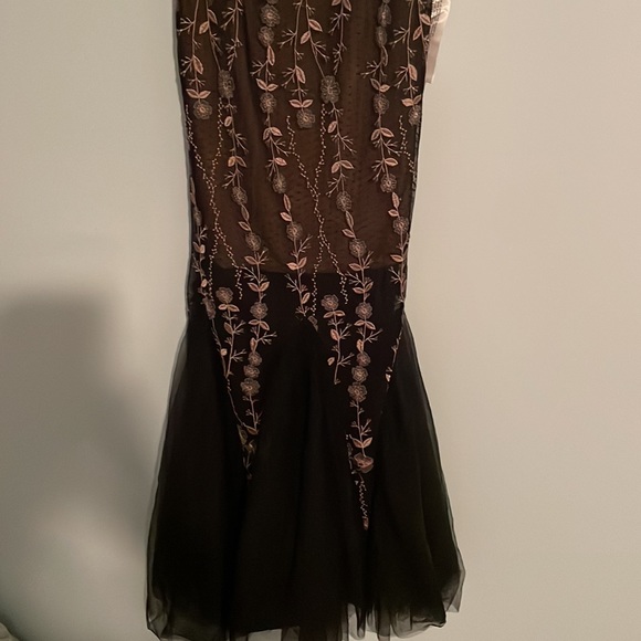 Evening dress - Picture 4 of 8